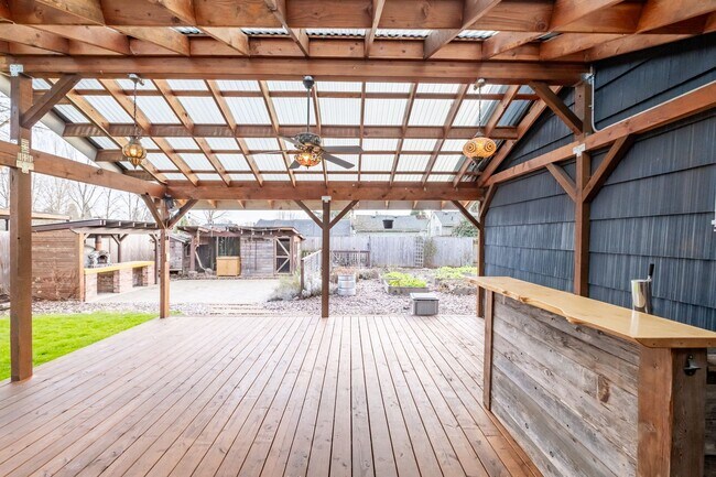 Building Photo - Charming 3-Bed 2 Bath Home with Spectacula...