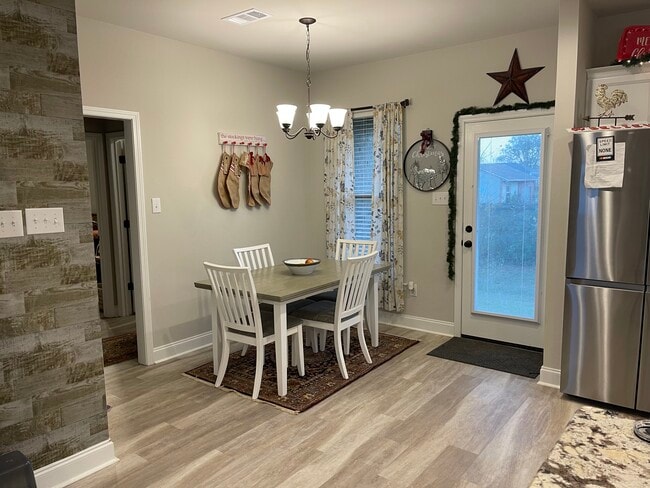 Dining Area - 1000 Dalton Cir