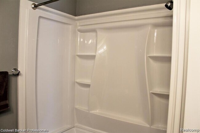 Building Photo - 2025 E Franklin Dr