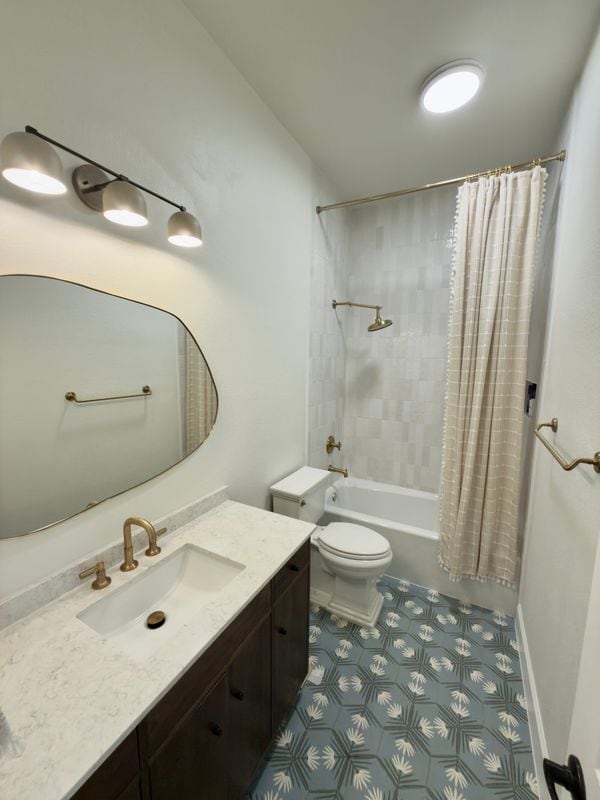 Building Photo - 2205 Tanglevine Dr