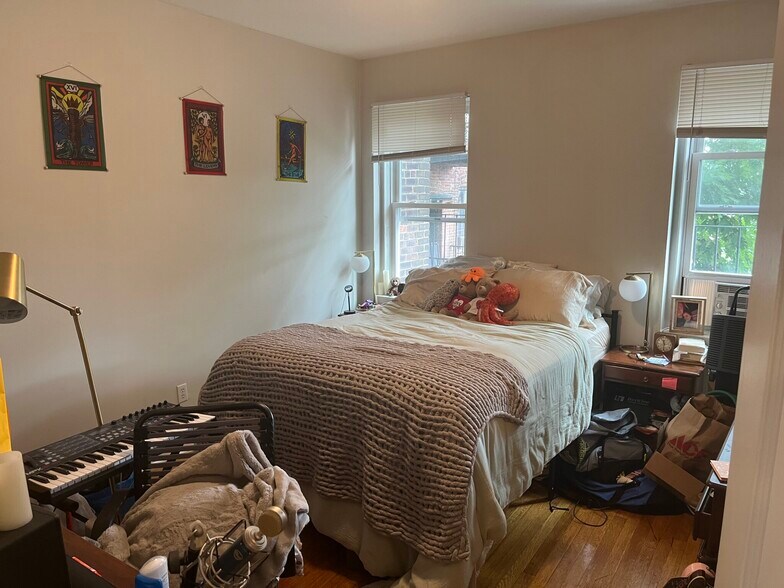 Building Photo - 27 Symphony Rd