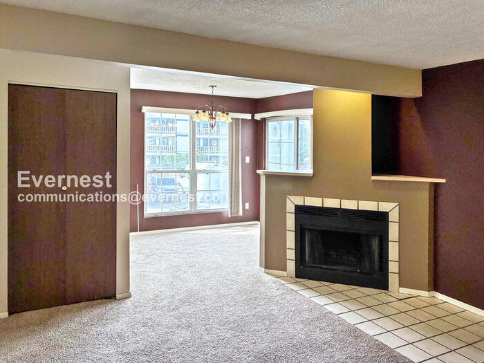 Building Photo - 1301 University Ave