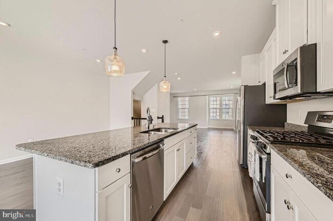 Building Photo - 2911 Stagg Ln