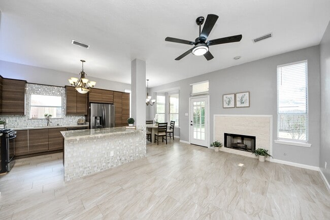 Building Photo - 20922 Whitevine Way