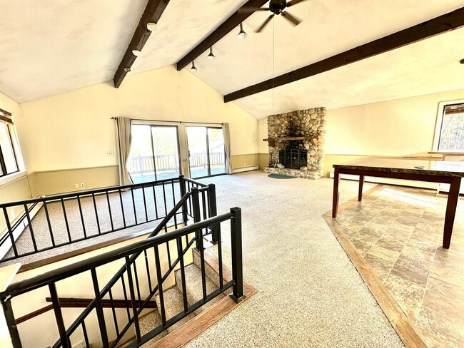 Building Photo - 253 Linderhof Strasse