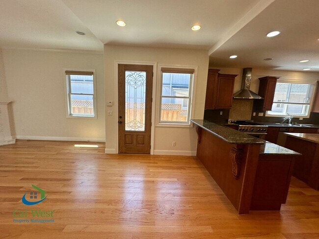 Building Photo - $7995 - Executive 4 bed, 3 full bath, Palo...