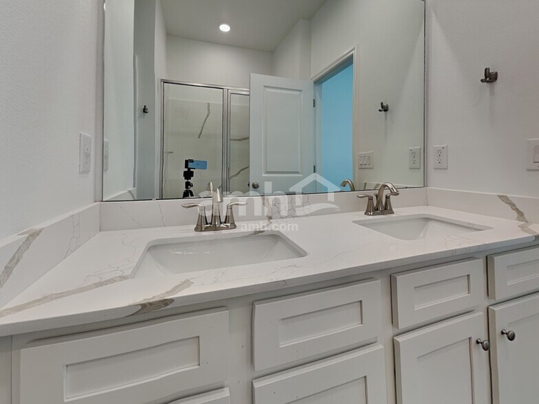 Building Photo - 6463 Atlantic Bch Ave