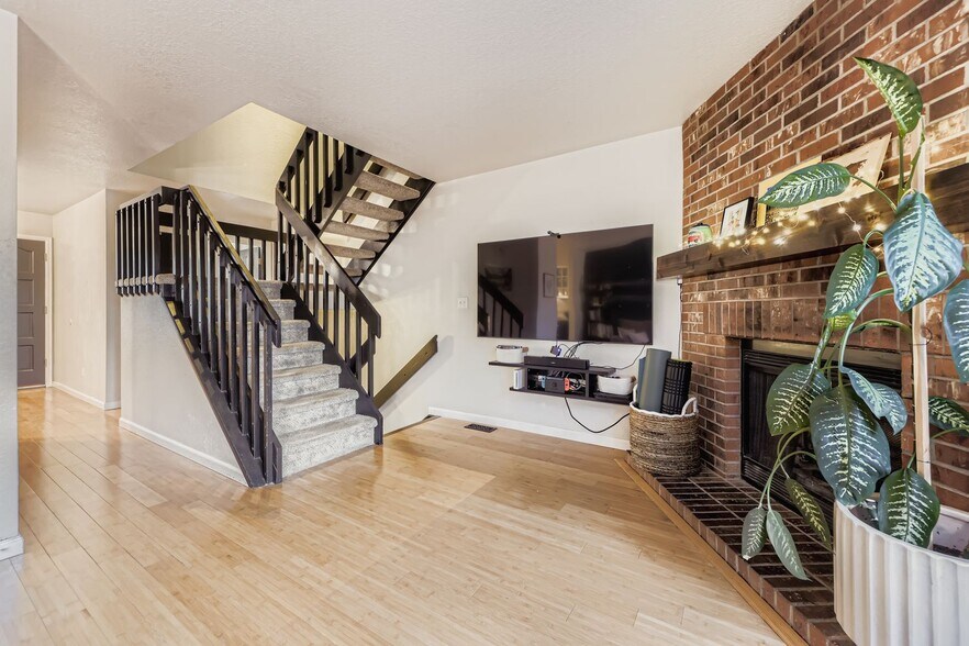 Building Photo - 7451 Bradburn Blvd