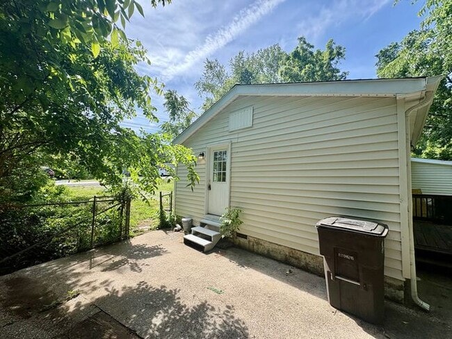 Building Photo - 3 Bed /2.5 Bath East Nash!