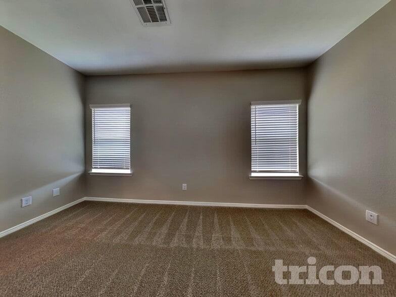 Building Photo - 20010 Northpark Oak Ln