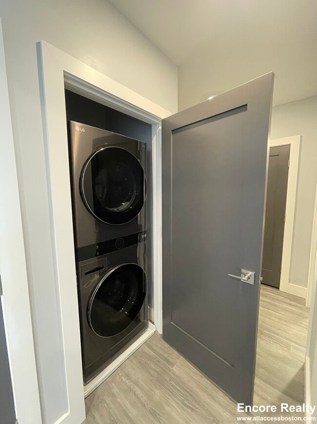 Building Photo - 365 Western Ave