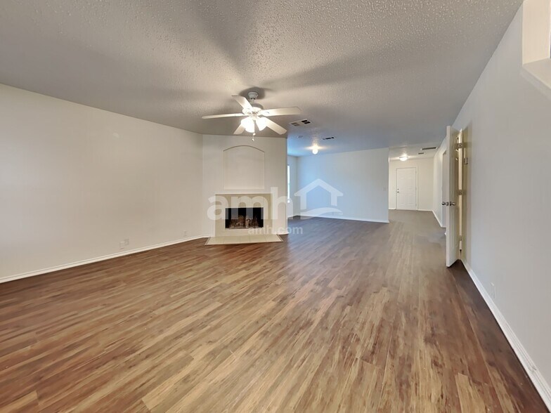 Building Photo - 1523 Wavecrest Dr