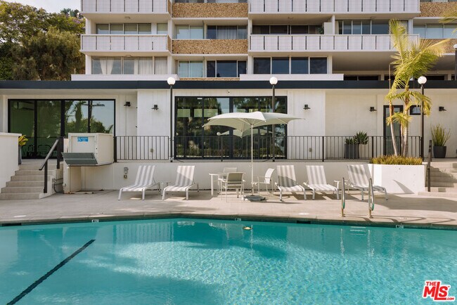 Building Photo - 8787 Shoreham Dr