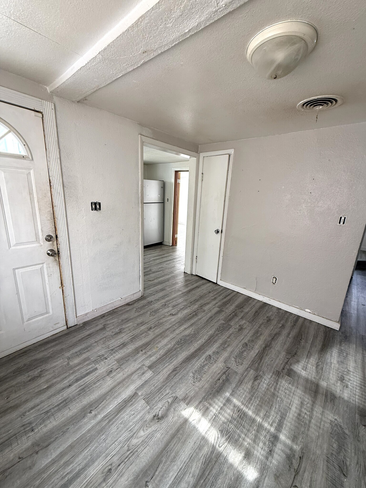 Building Photo - 1524 N Summit Ave