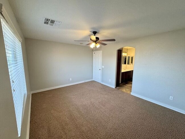 Building Photo - Amazing 4BD, 3BA house in Pinal county (31...