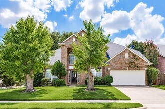 Building Photo - 10913 Alexandria Dr