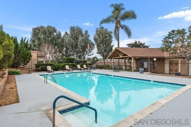 Building Photo - Gorgeous Upper Unit Condo in Fairway Knoll...