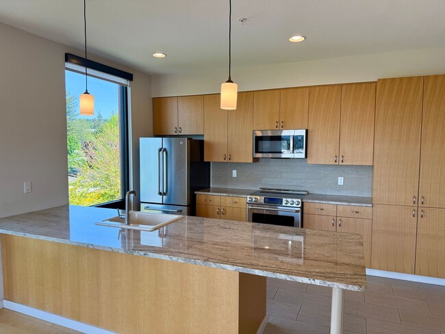Building Photo - Architecturally Significant High End Unit-...
