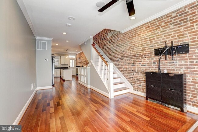 Building Photo - 603 S Streeper St