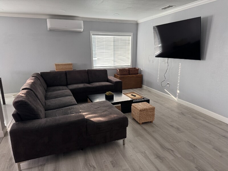 Building Photo - 1920 1/2 W 4th St