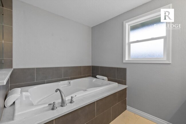 Building Photo - 4080 Rock Way