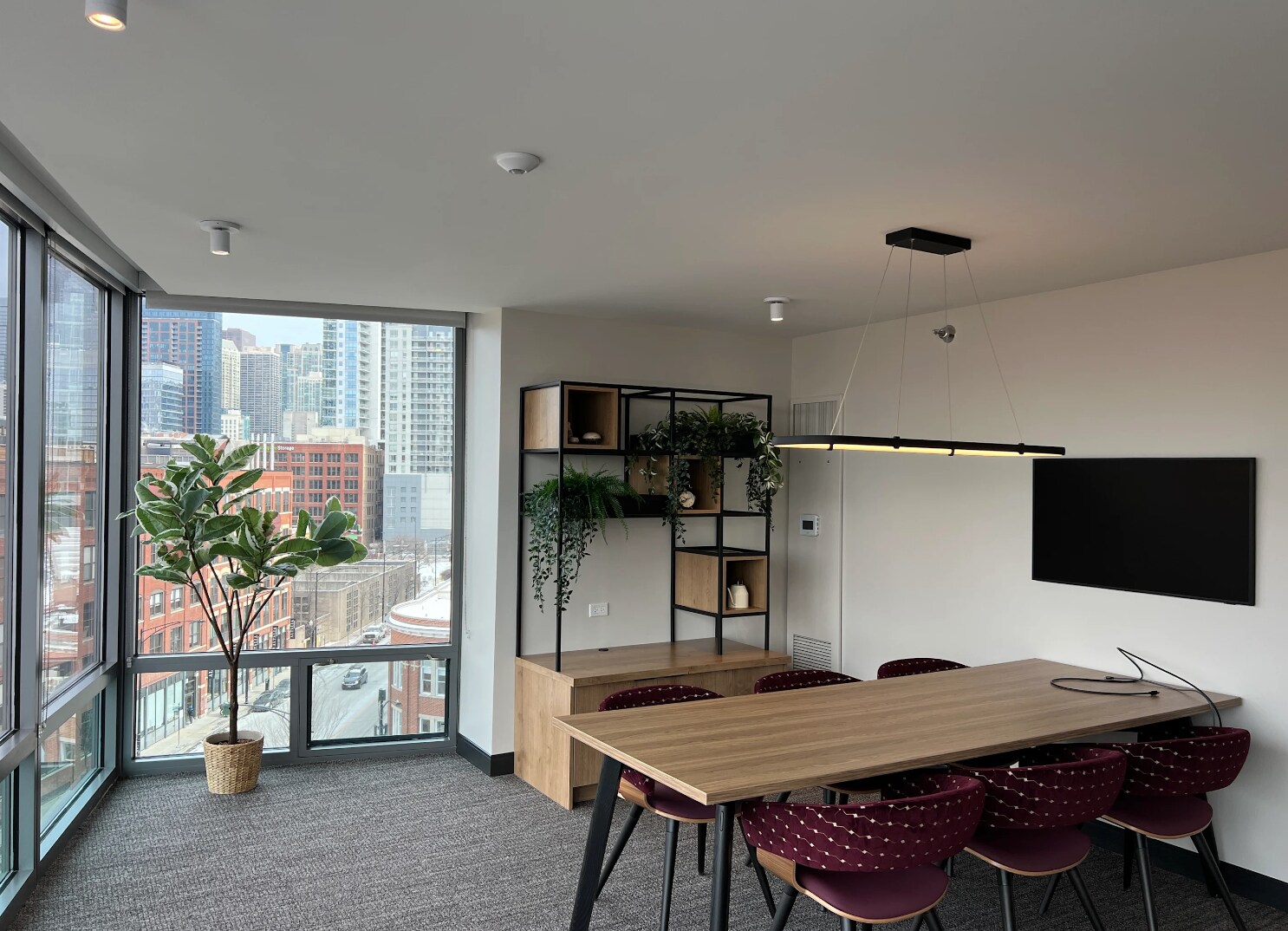 Building Photo - 645 N Kingsbury St