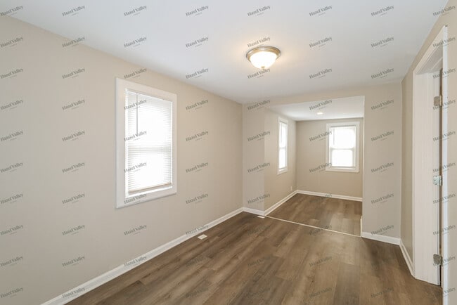 Building Photo - 9142 E Shope Ave