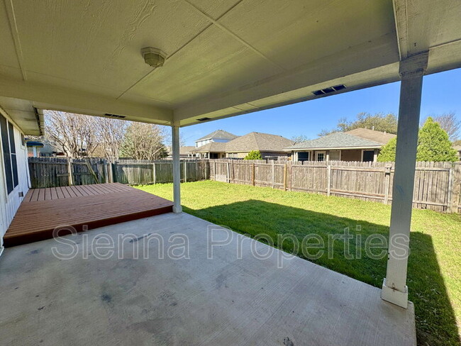 Building Photo - 909 House Creek Dr