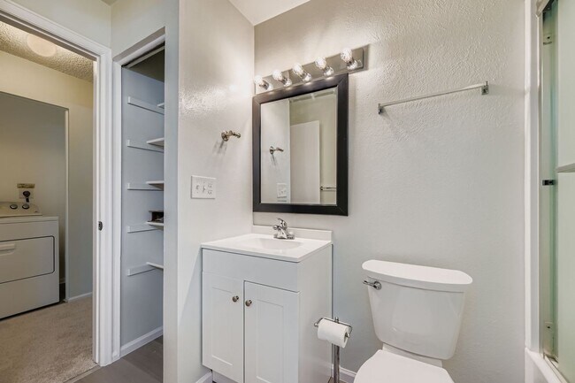 Building Photo - Fully Renovated Home in the Heart of Louis...