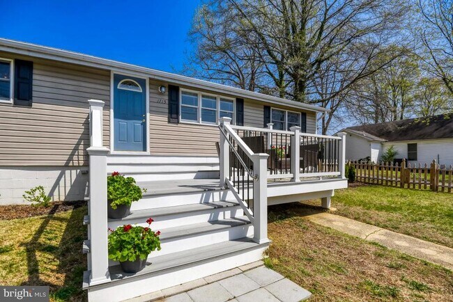 Building Photo - 1715 Tacoma Rd