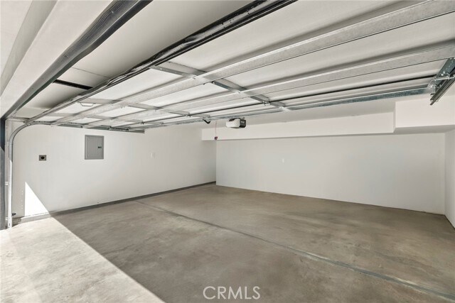 Building Photo - 9336 Lloydcrest Dr