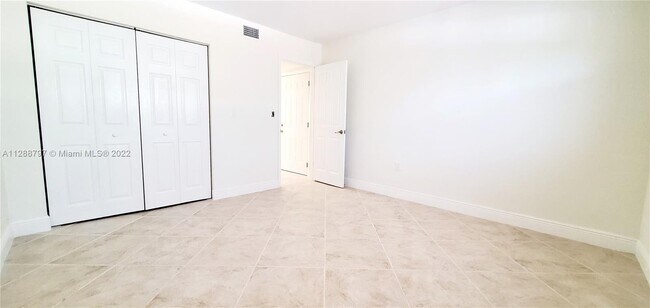 Building Photo - 201 Galen Dr