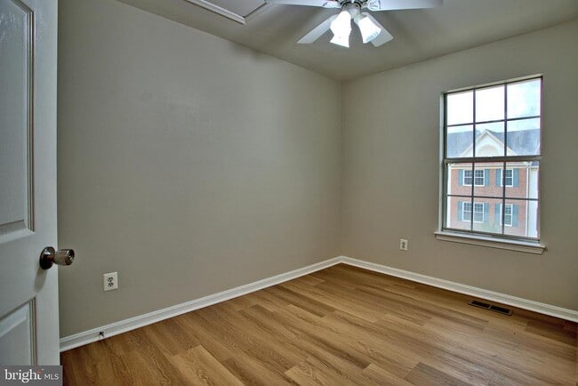 Building Photo - 6285 Clay Pipe Ct