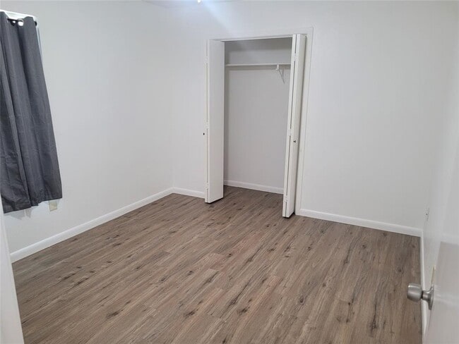 Building Photo - 205 2nd Ave