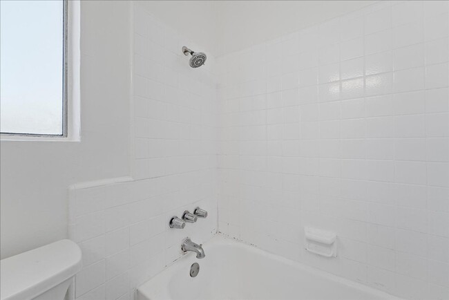 Building Photo - 5709 Hazeltine Ave