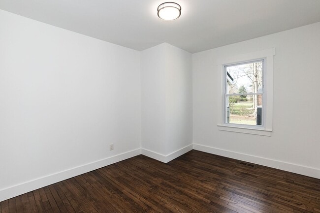 Building Photo - Three Bedroom Home!