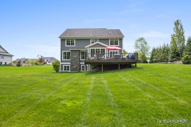 Building Photo - 3757 Lake Birch St NE