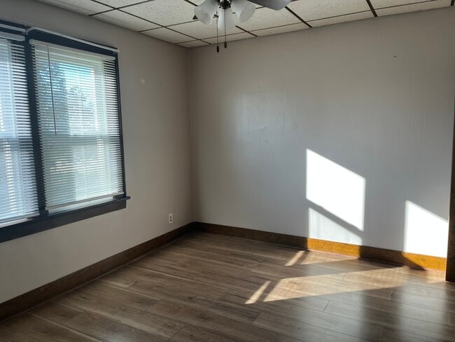 Building Photo - 112 Chicago Rd