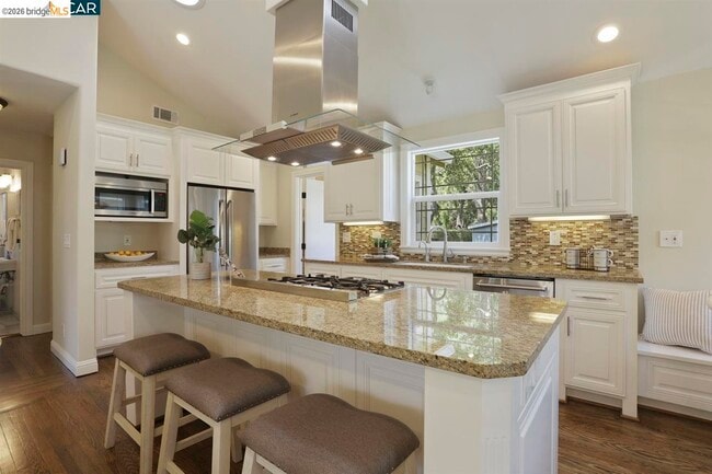 Building Photo - 3484 Moraga Blvd