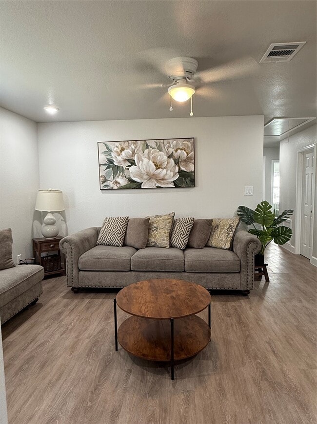 Building Photo - 3610 Newton Dr