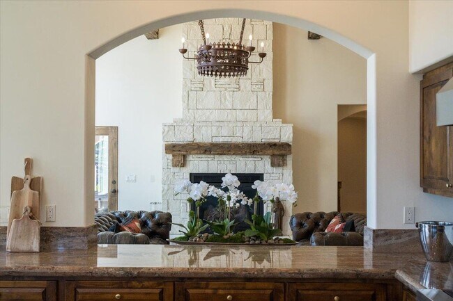 Building Photo - 6750 Golden Pheasant Ln