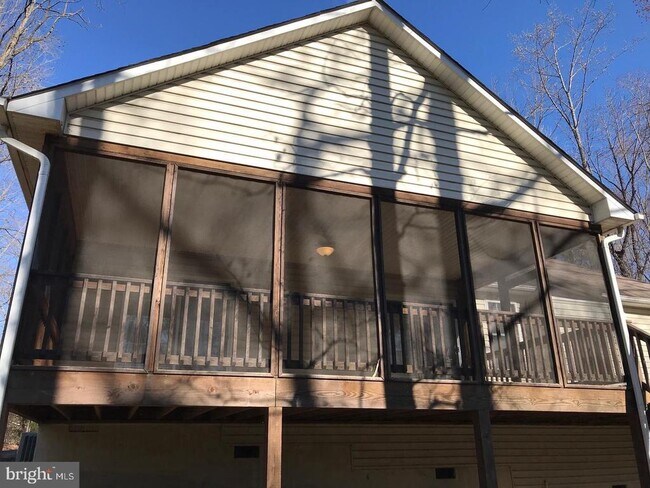 Building Photo - 711 Yorktown Blvd