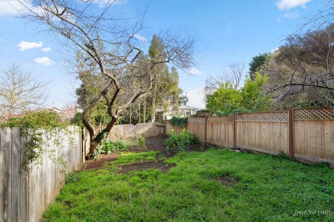 Building Photo - 25 Homestead