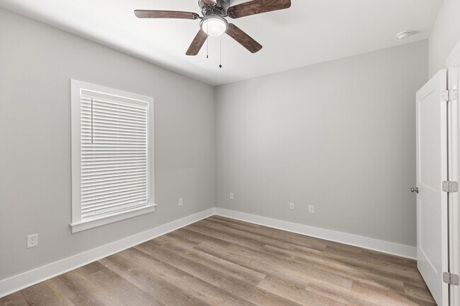 Building Photo - 305 Okaloosa Ave