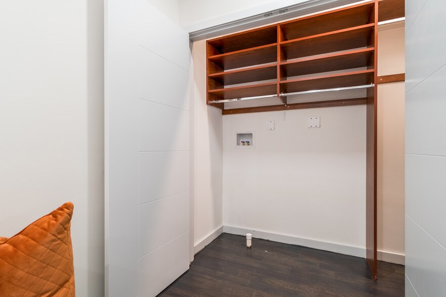 Building Photo - 6122 HUDSON Ave