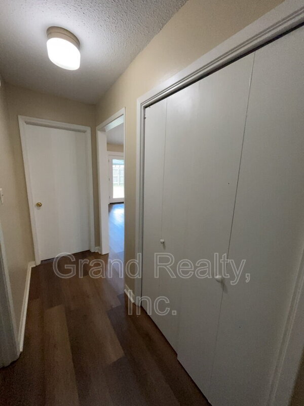 Building Photo - 5385 E Avenida De Golf