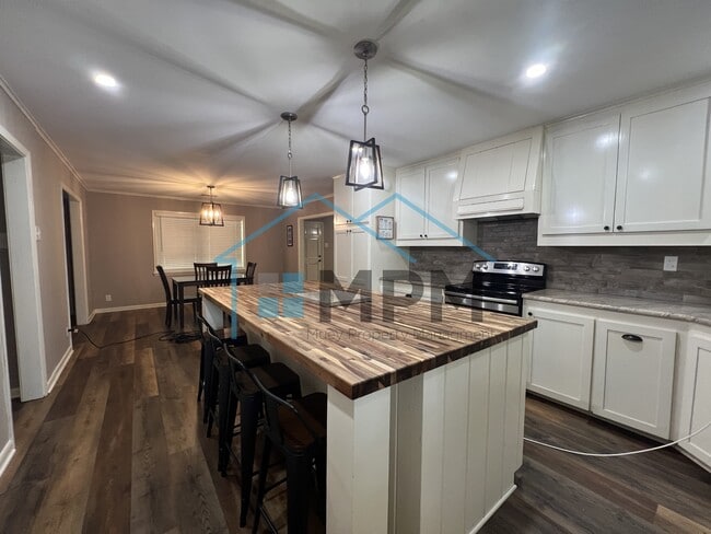 Building Photo - 616 Lakeshore Dr