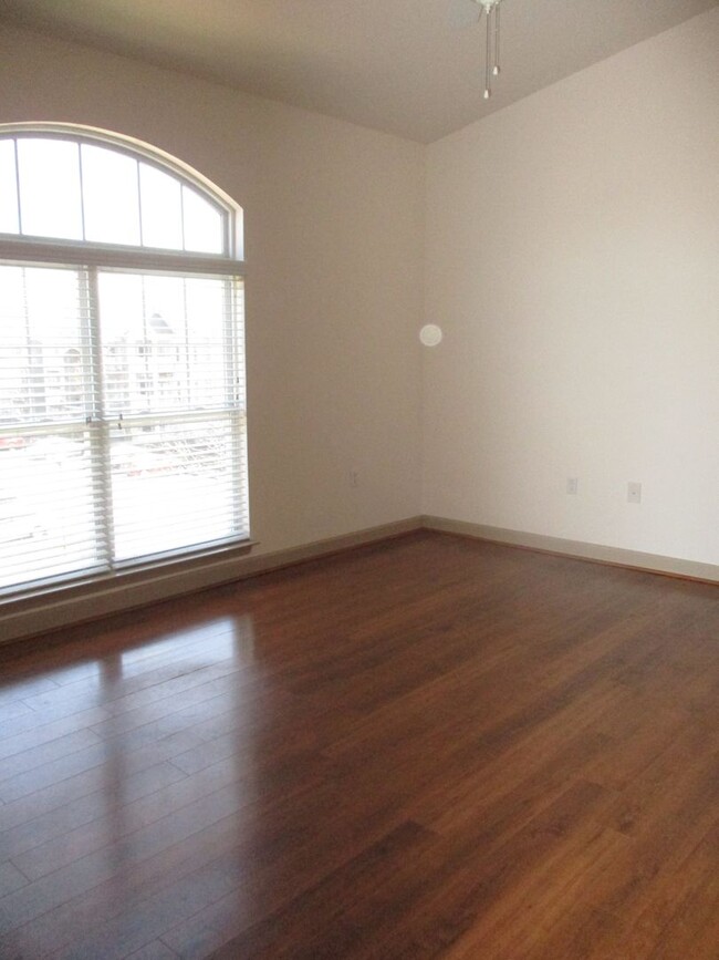 Building Photo - Beautiful 2 bedroom, 2 bath condo for rent!