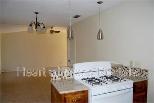 Building Photo - 2410 Comanche Trl