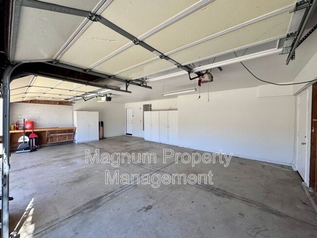 Building Photo - 687 Black Oak Cir